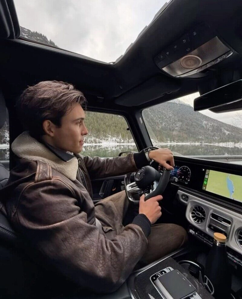 ảnh trai đẹp lái xe hơi