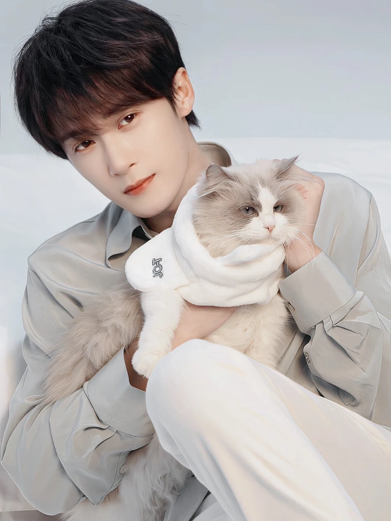 ảnh trai đẹp ôm mèo
