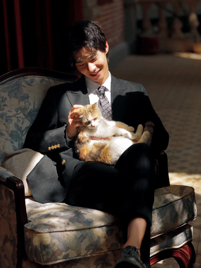 ảnh trai đẹp ôm mèo