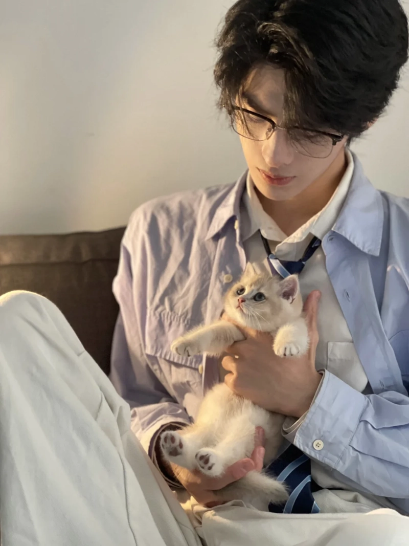 ảnh trai đẹp ôm mèo