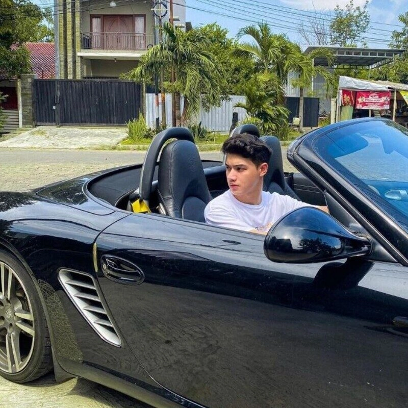 ảnh trai ngồi xe độ che mặt