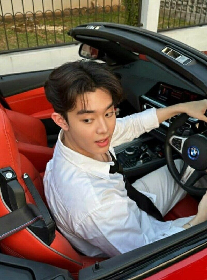 ảnh trai ngồi xe độ che mặt