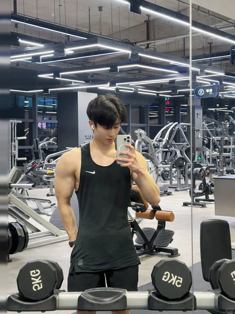 hình ảnh trai đẹp tập gym