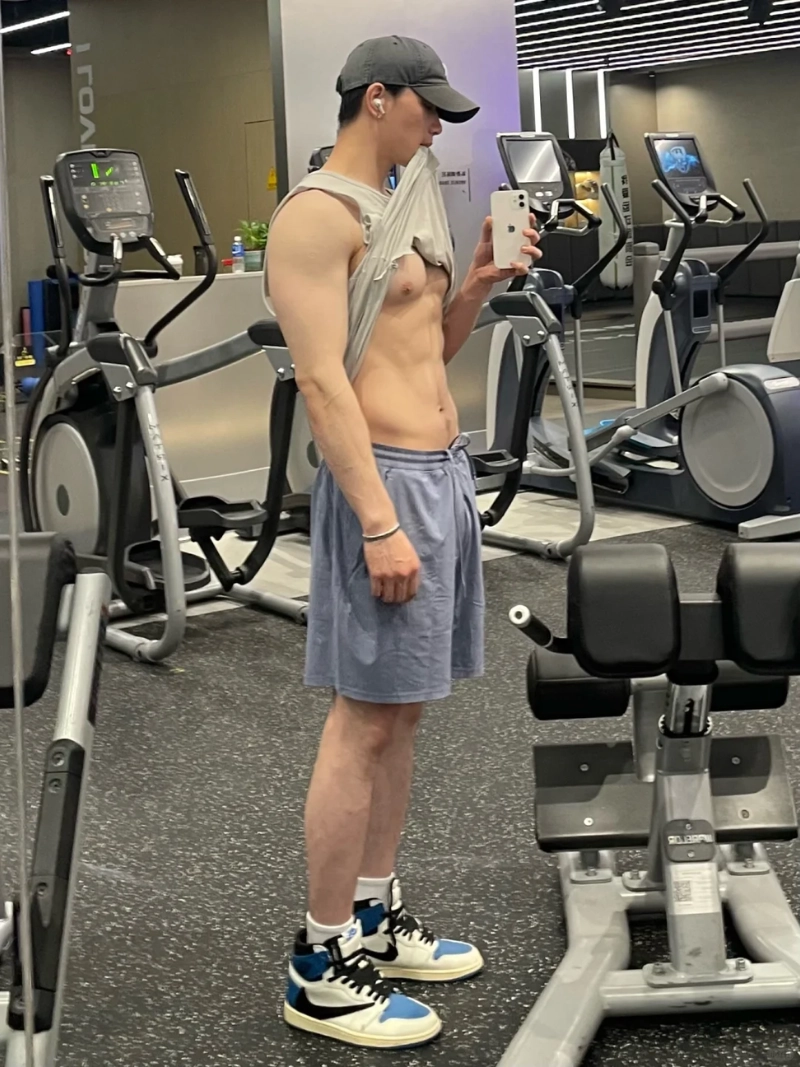 hình ảnh trai đẹp tập gym