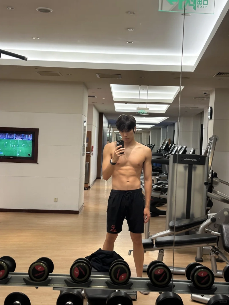 hình ảnh trai đẹp tập gym