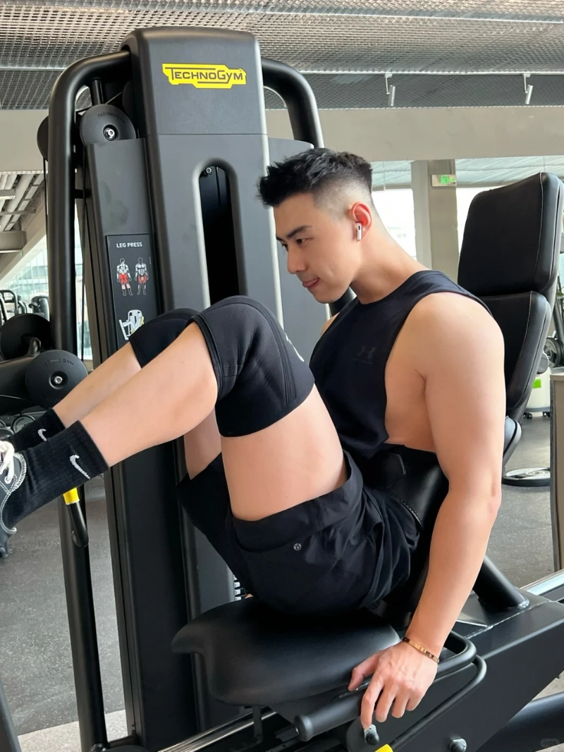 hình ảnh trai đẹp tập gym