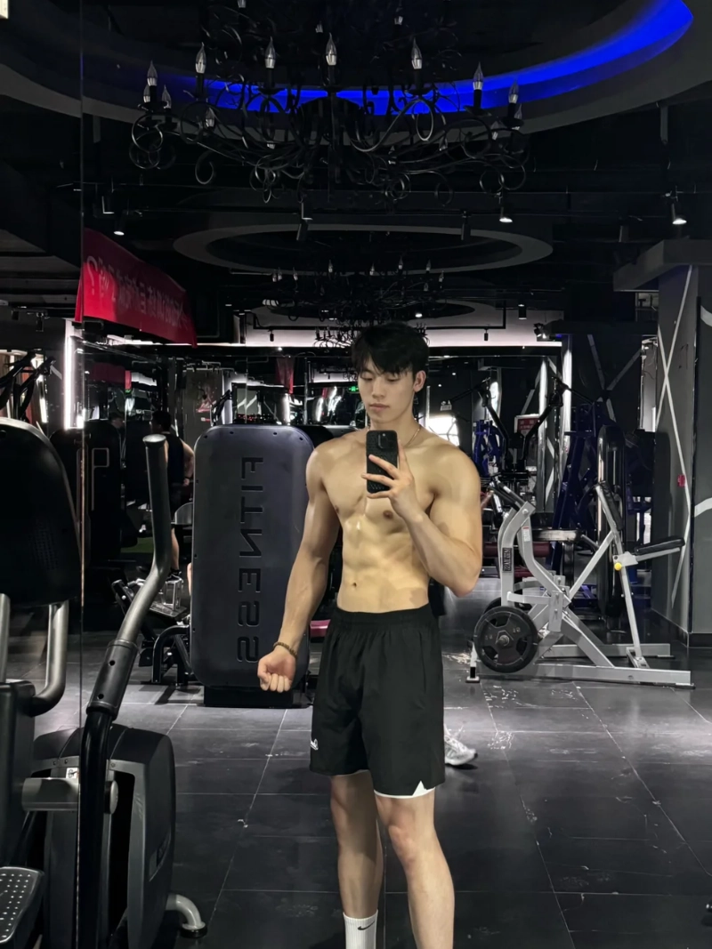 hình ảnh trai đẹp tập gym