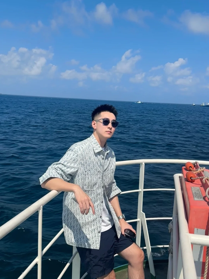 ảnh nam đi du lịch