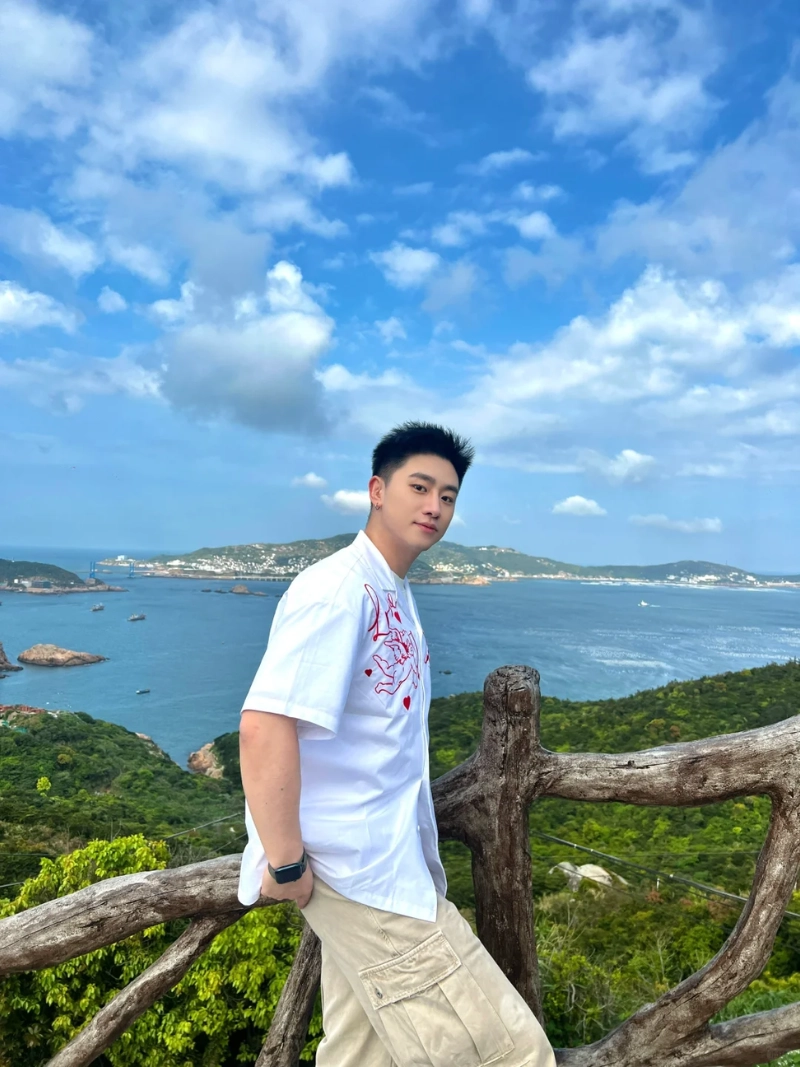 ảnh nam đi du lịch