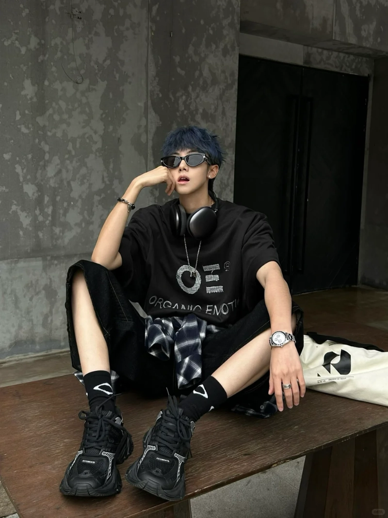 ảnh nam mặc đồ đen ngầu