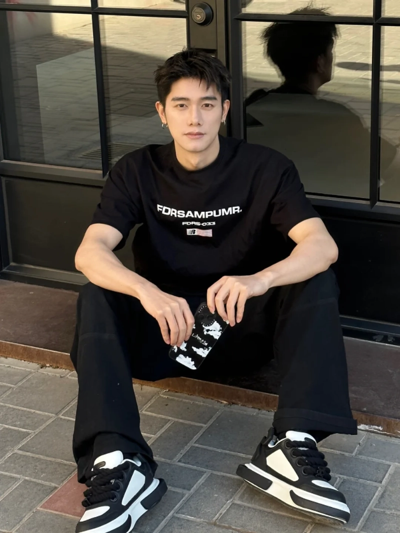 ảnh nam mặc đồ đen ngầu