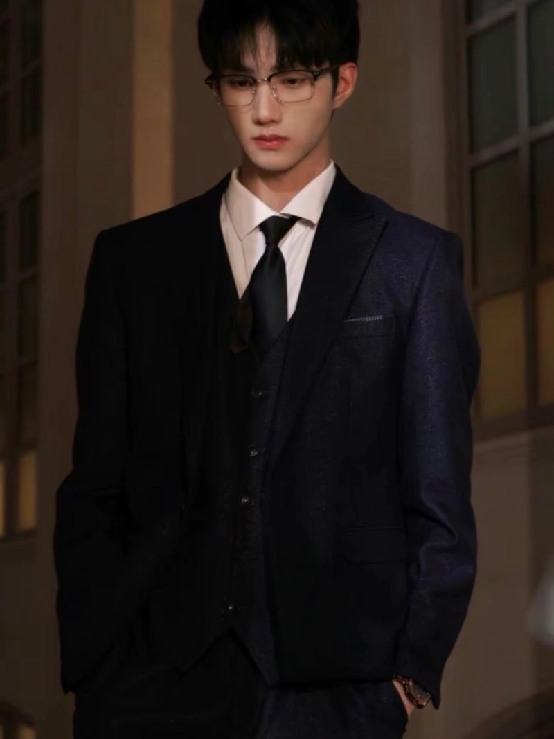 ảnh nam mặc đồ đen ngầu