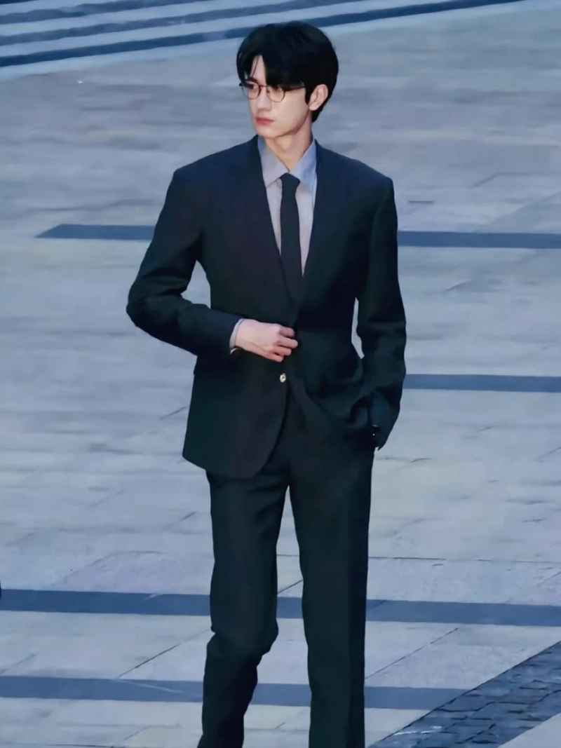 ảnh nam mặc đồ đen ngầu