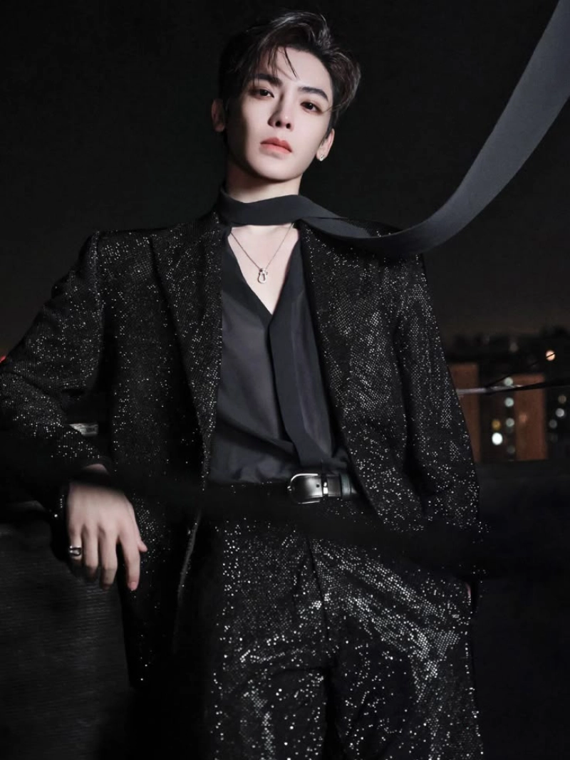 ảnh nam mặc đồ đen ngầu