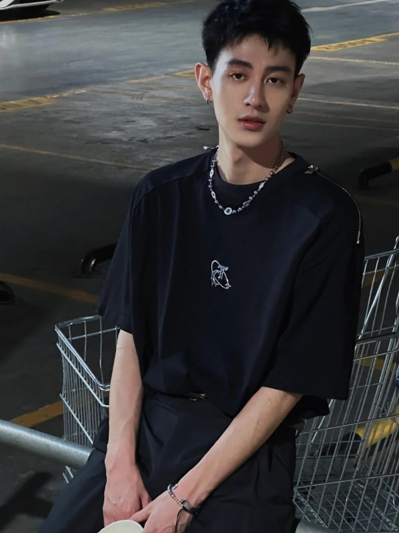 ảnh nam mặc đồ đen ngầu