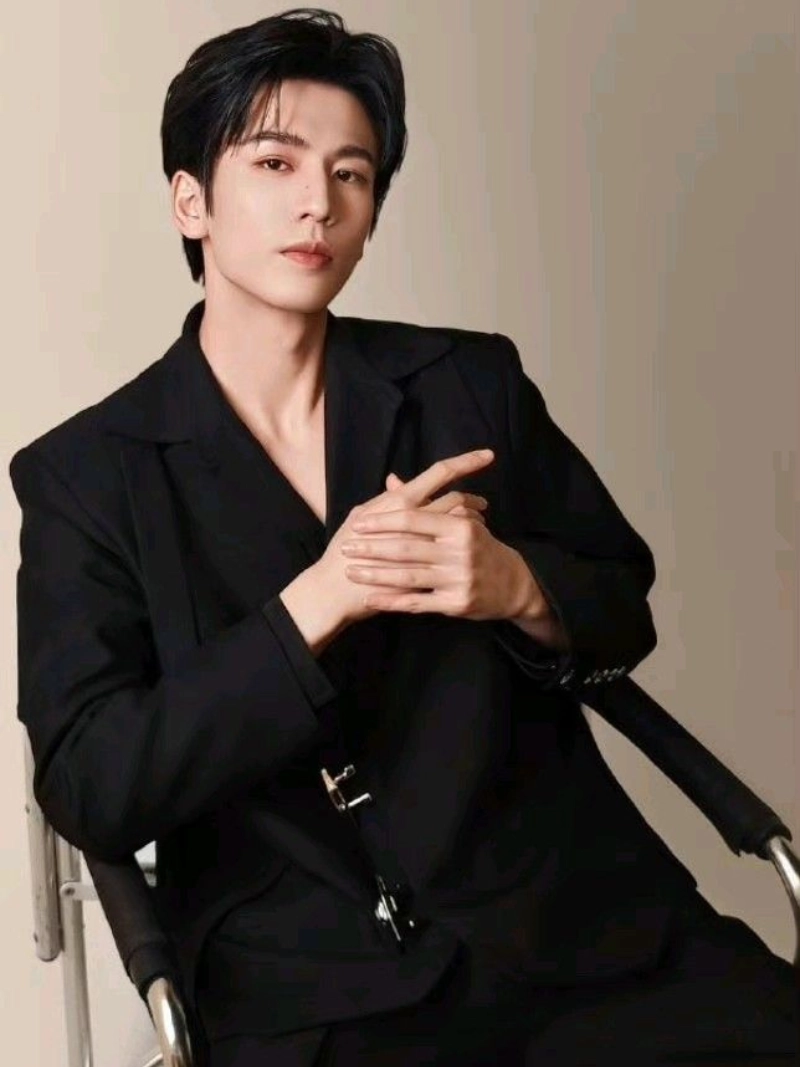 ảnh nam mặc đồ đen ngầu