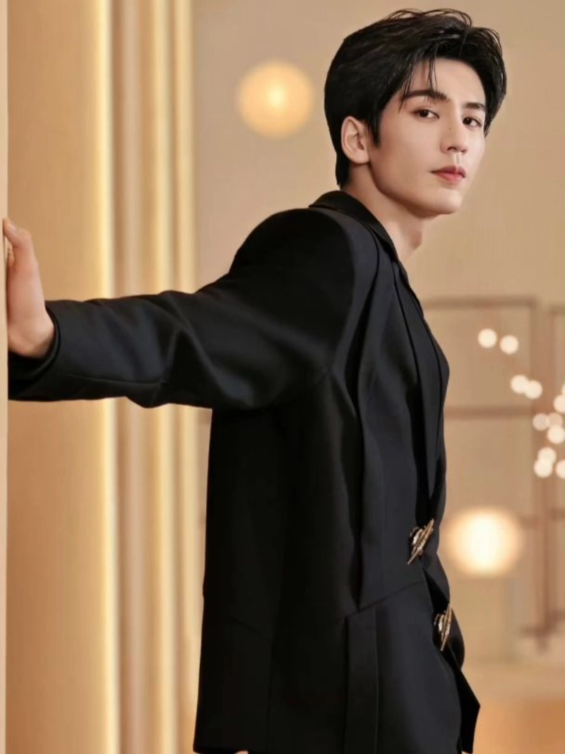 ảnh nam mặc đồ đen ngầu