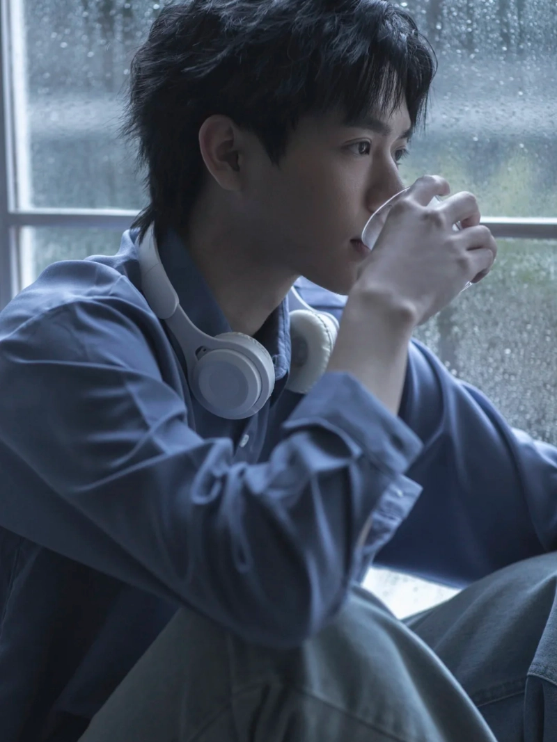 ảnh nam ngồi buồn