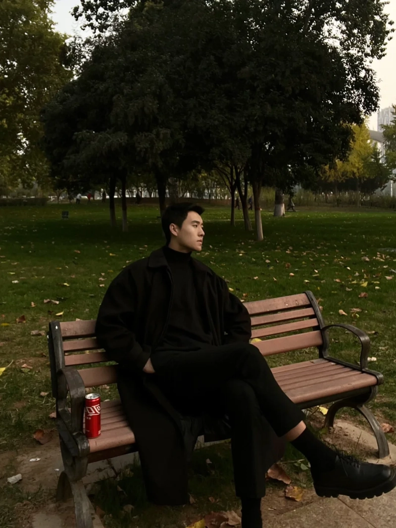 ảnh nam ngồi buồn