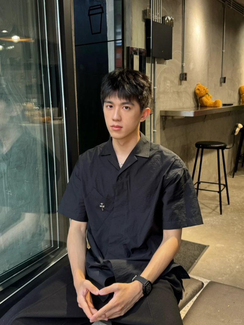 ảnh nam ngồi buồn