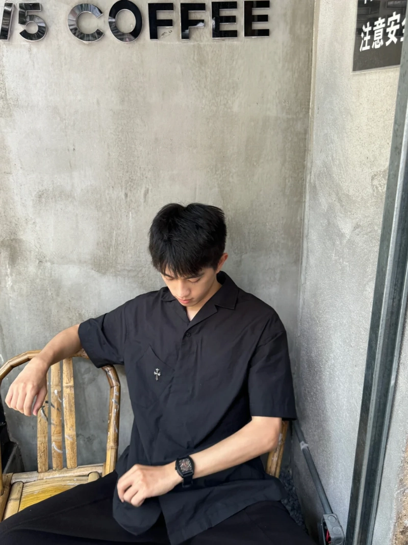 ảnh nam ngồi buồn