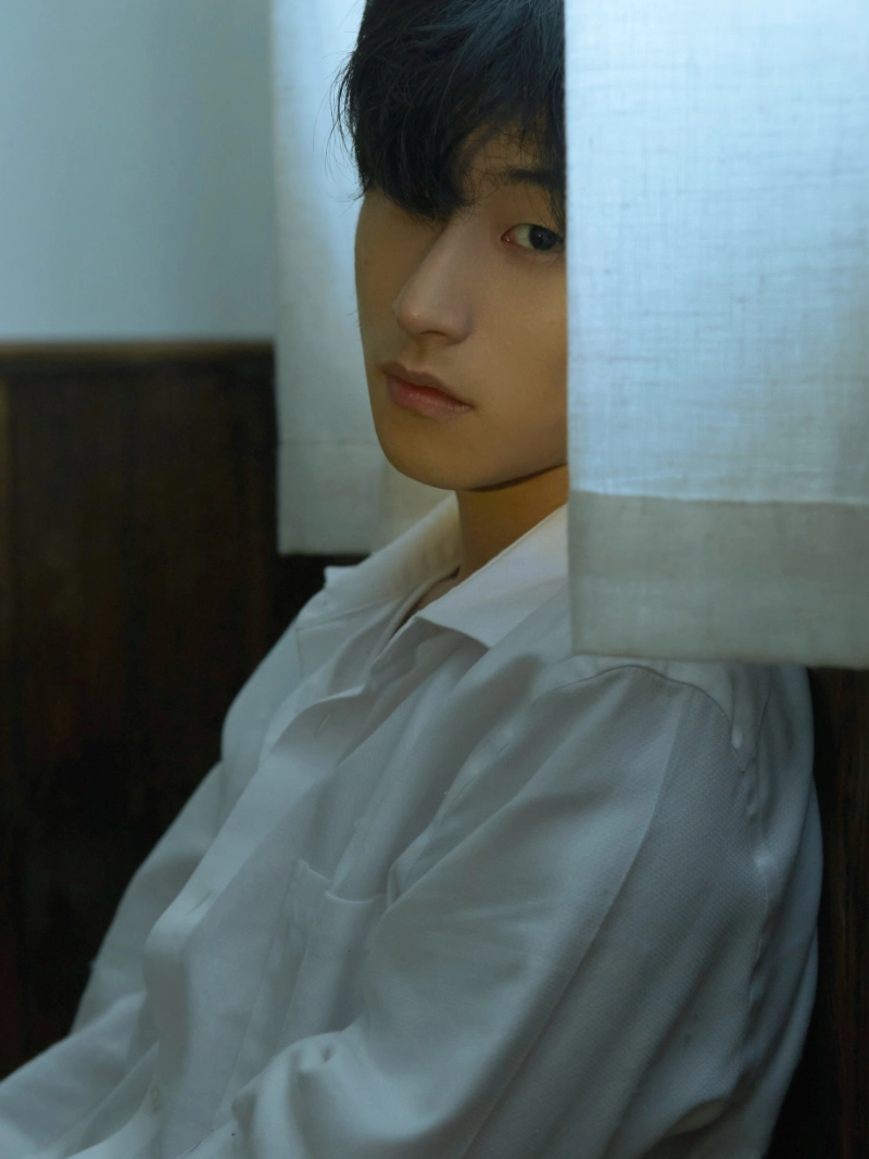 ảnh nam ngồi buồn