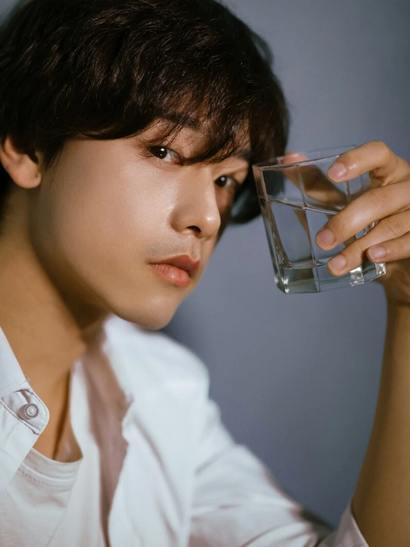 ảnh nam ngồi buồn