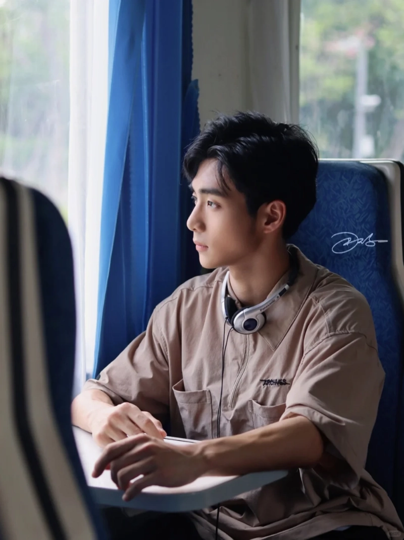 ảnh nam ngồi buồn