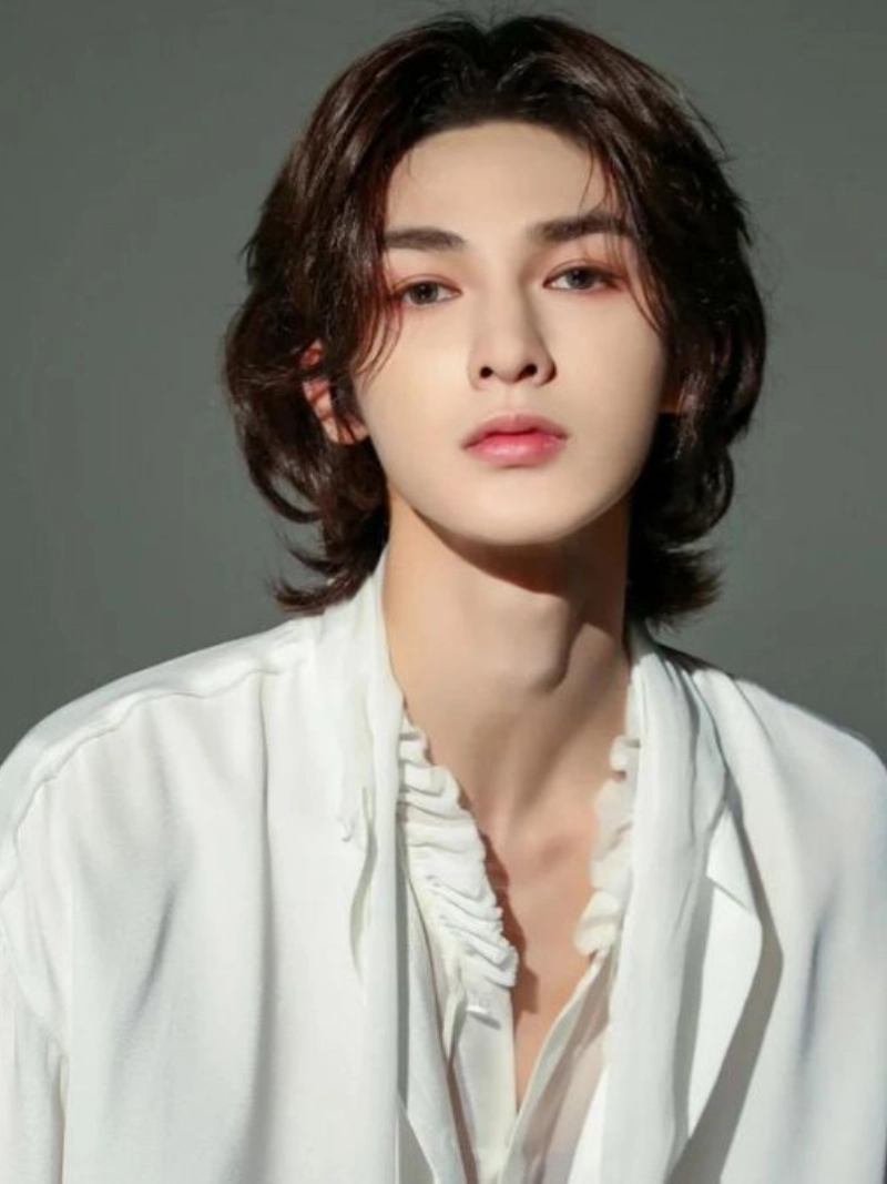 ảnh trai đẹp tóc xoăn