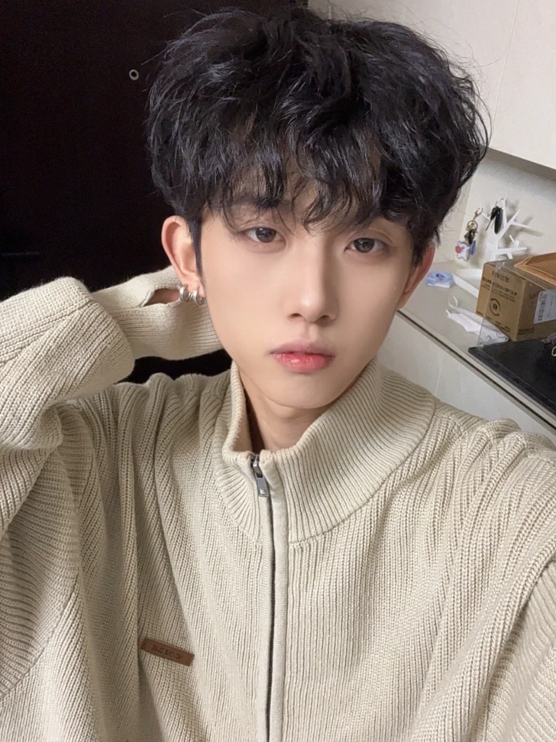 ảnh trai đẹp tóc xoăn