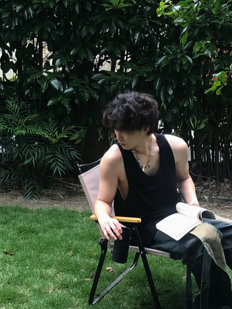 ảnh trai đẹp tóc xoăn