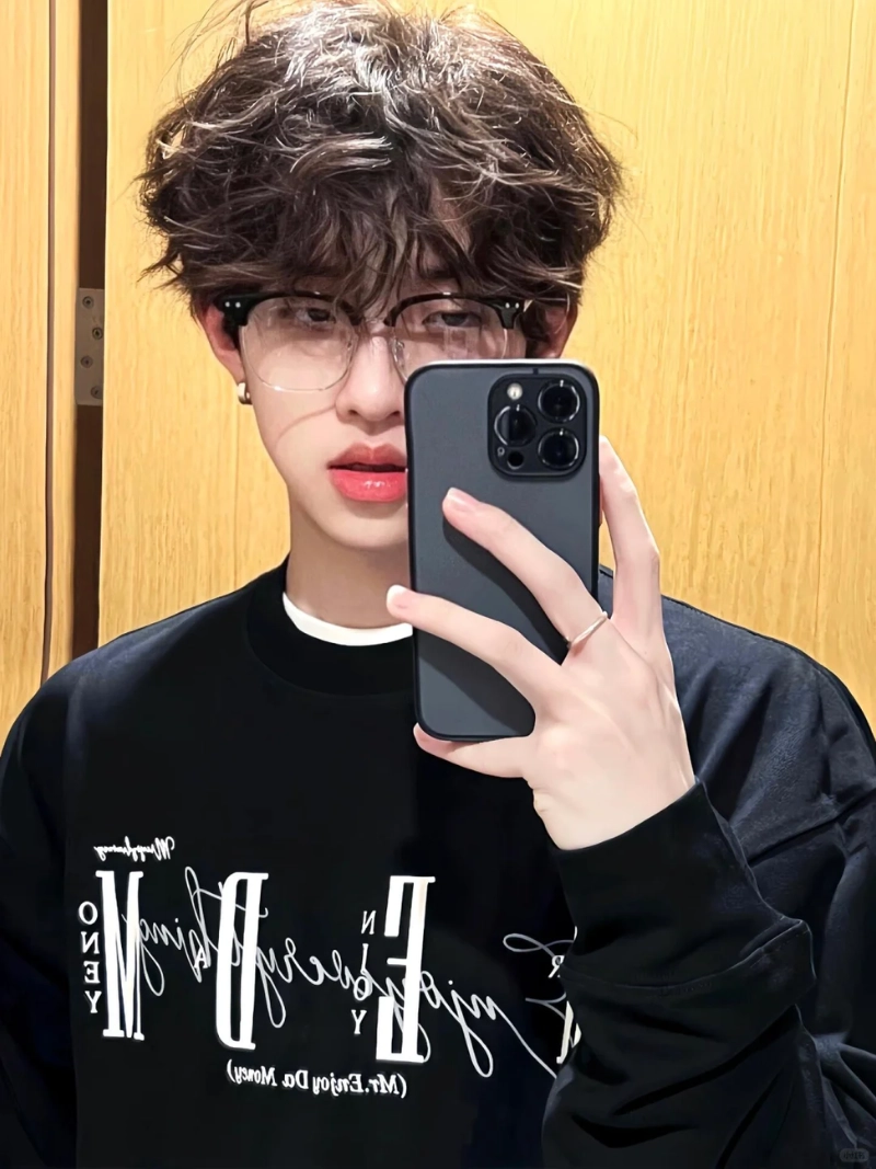 ảnh trai đẹp tóc xoăn