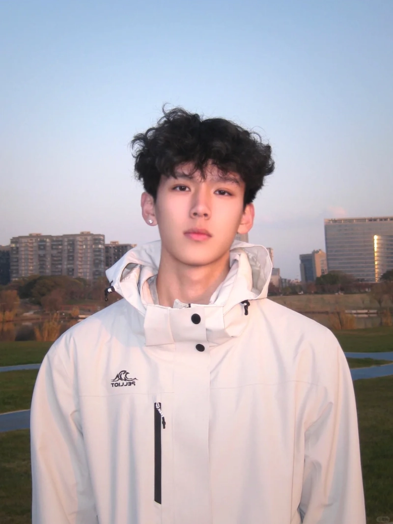 ảnh trai đẹp tóc xoăn