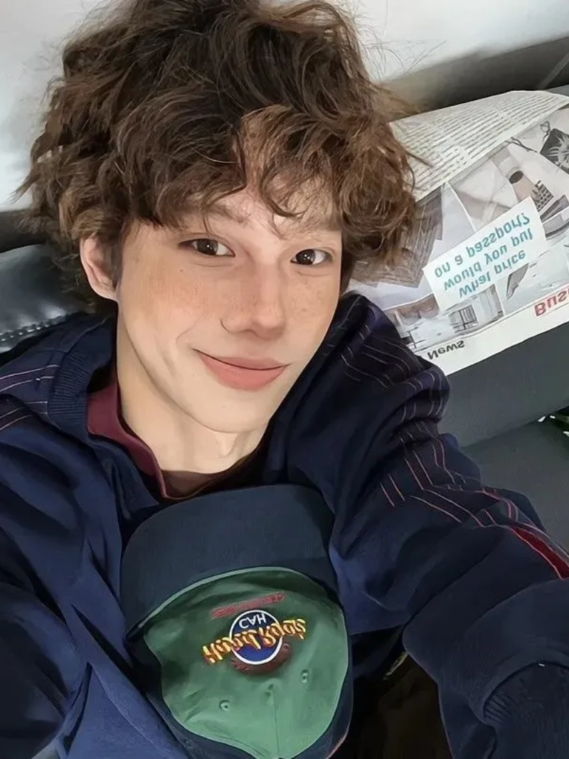 ảnh trai đẹp tóc xoăn