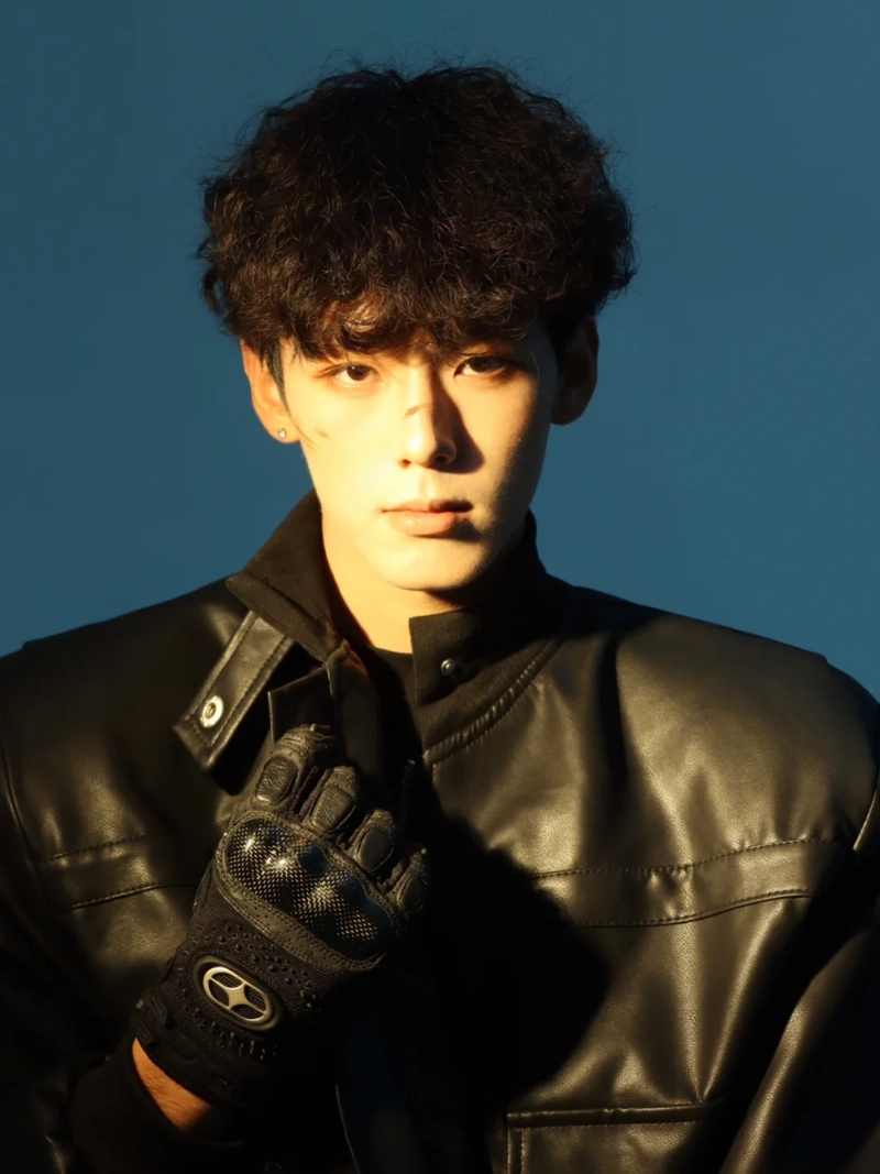 ảnh trai đẹp tóc xoăn