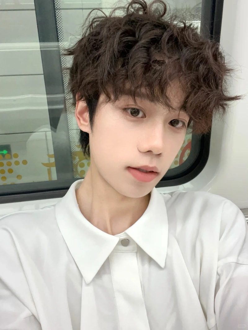 ảnh trai đẹp tóc xoăn