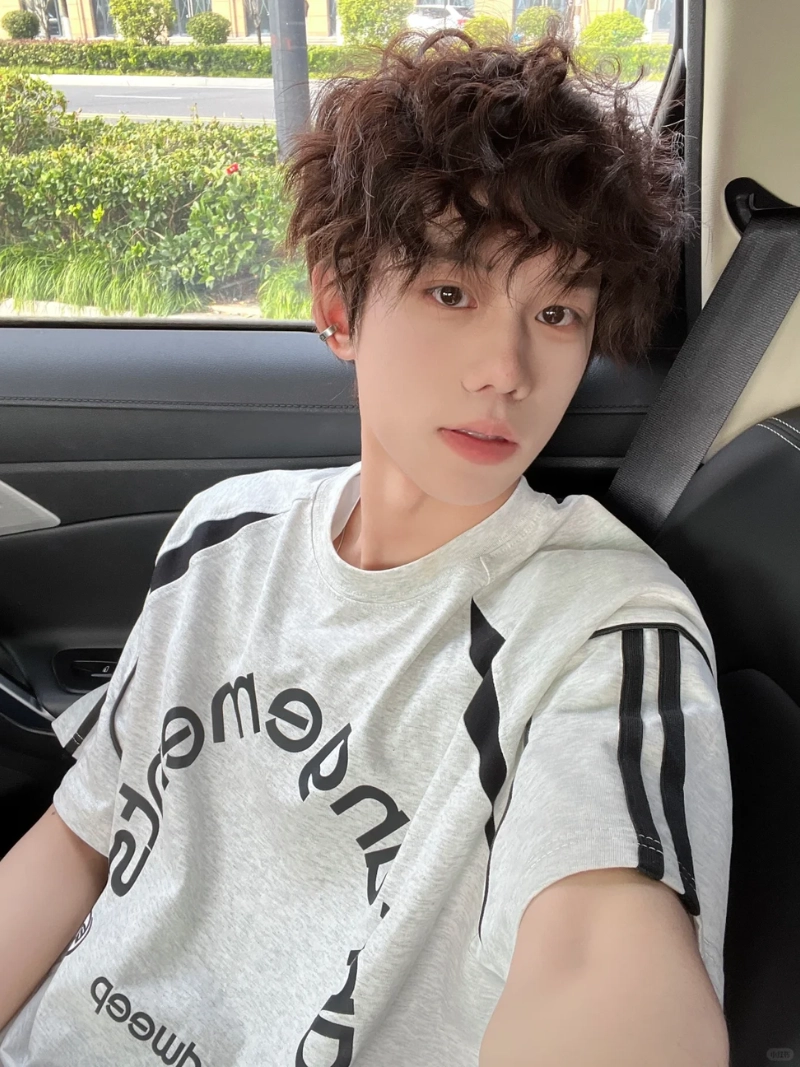 ảnh trai đẹp tóc xoăn