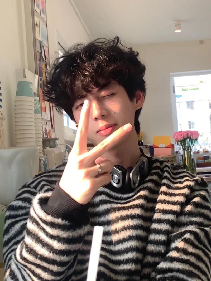 ảnh trai đẹp tóc xoăn