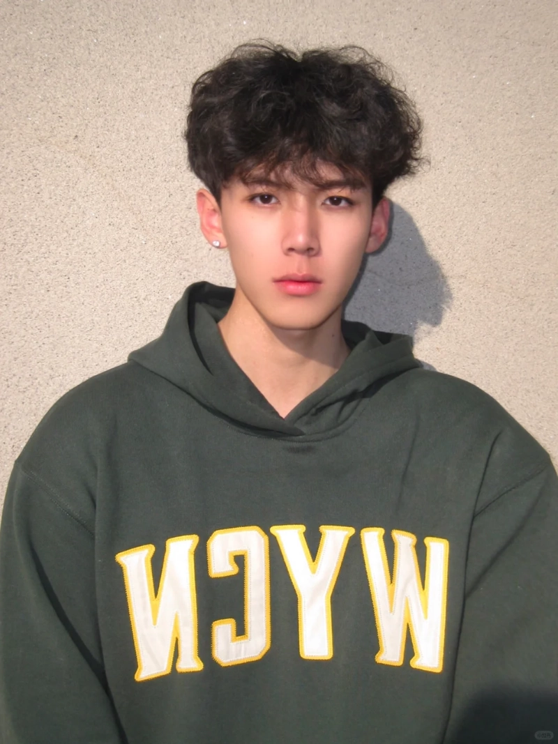 ảnh trai đẹp tóc xoăn