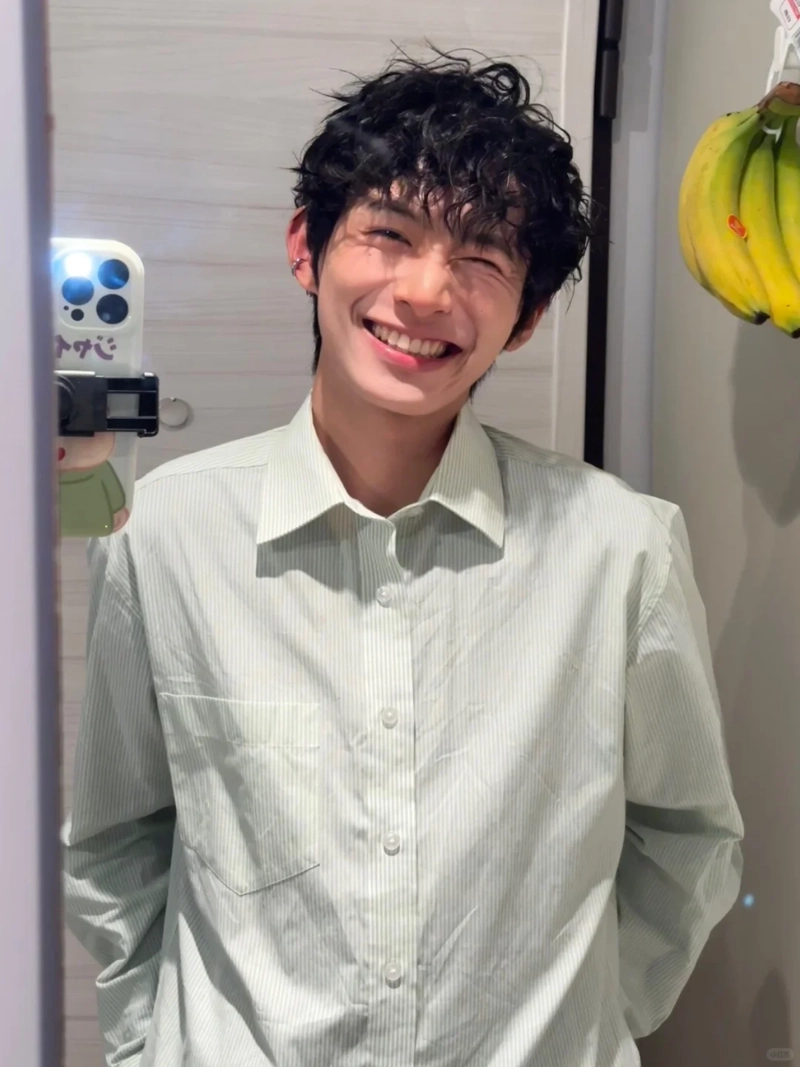 ảnh trai đẹp tóc xoăn