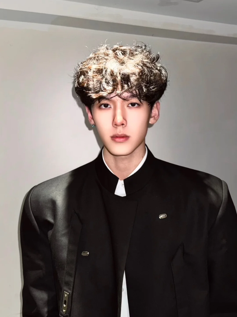 ảnh trai đẹp tóc xoăn