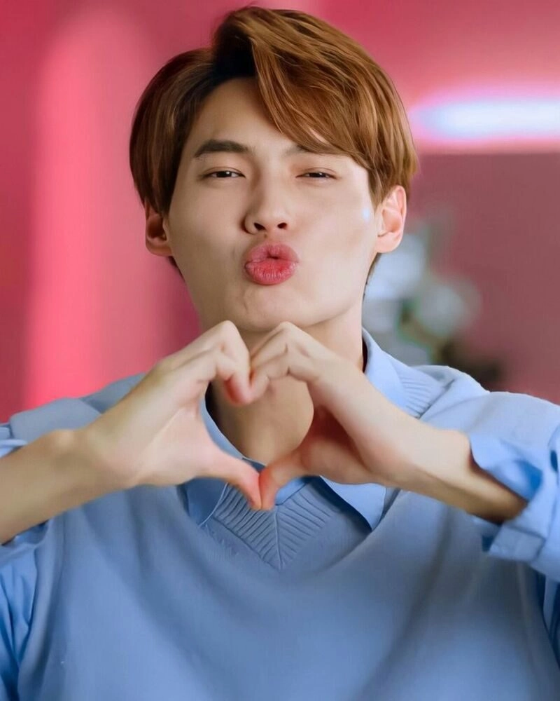 ảnh trai đẹp che mồm