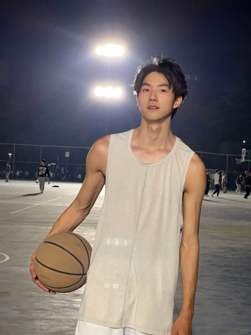 ảnh trai đẹp chơi bóng rổ