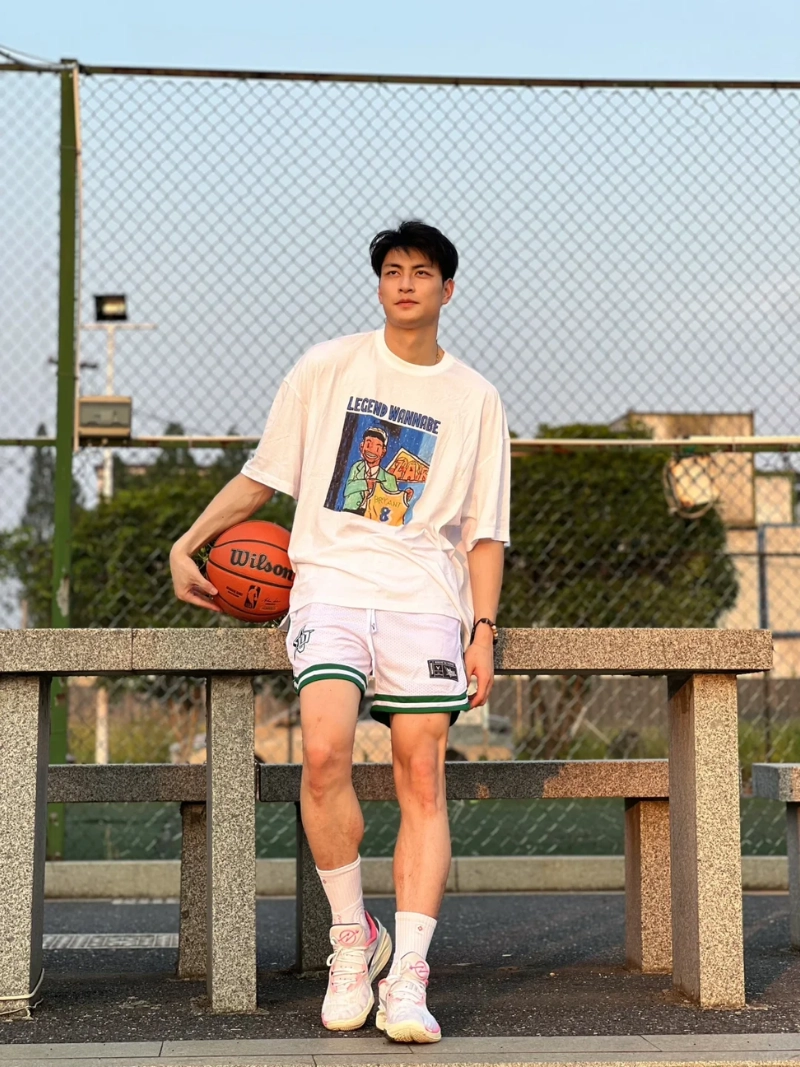 ảnh trai đẹp chơi bóng rổ