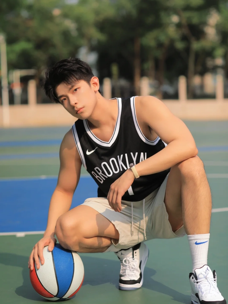 ảnh trai đẹp chơi bóng rổ