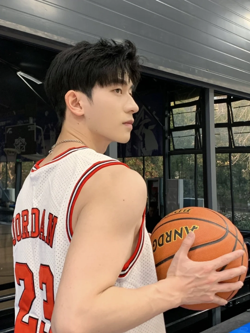 ảnh trai đẹp chơi bóng rổ