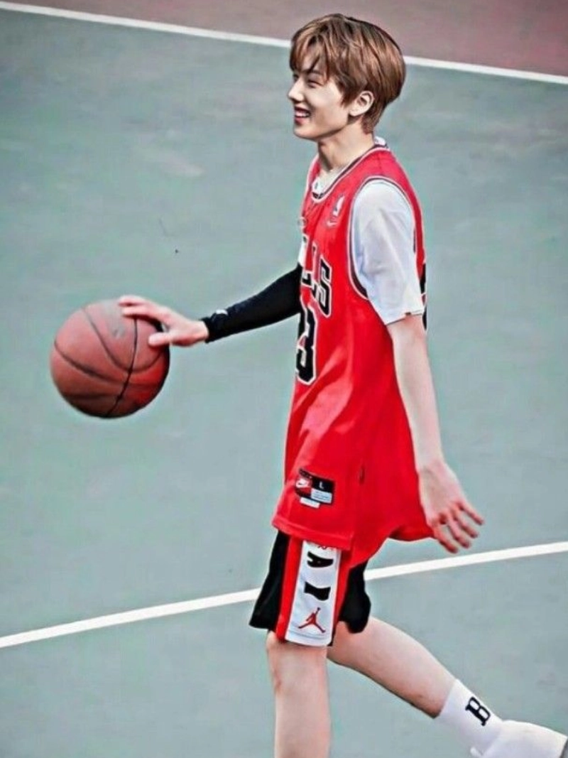 ảnh trai đẹp chơi bóng rổ