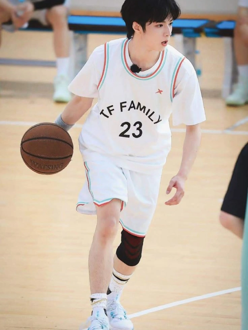 ảnh trai đẹp chơi bóng rổ