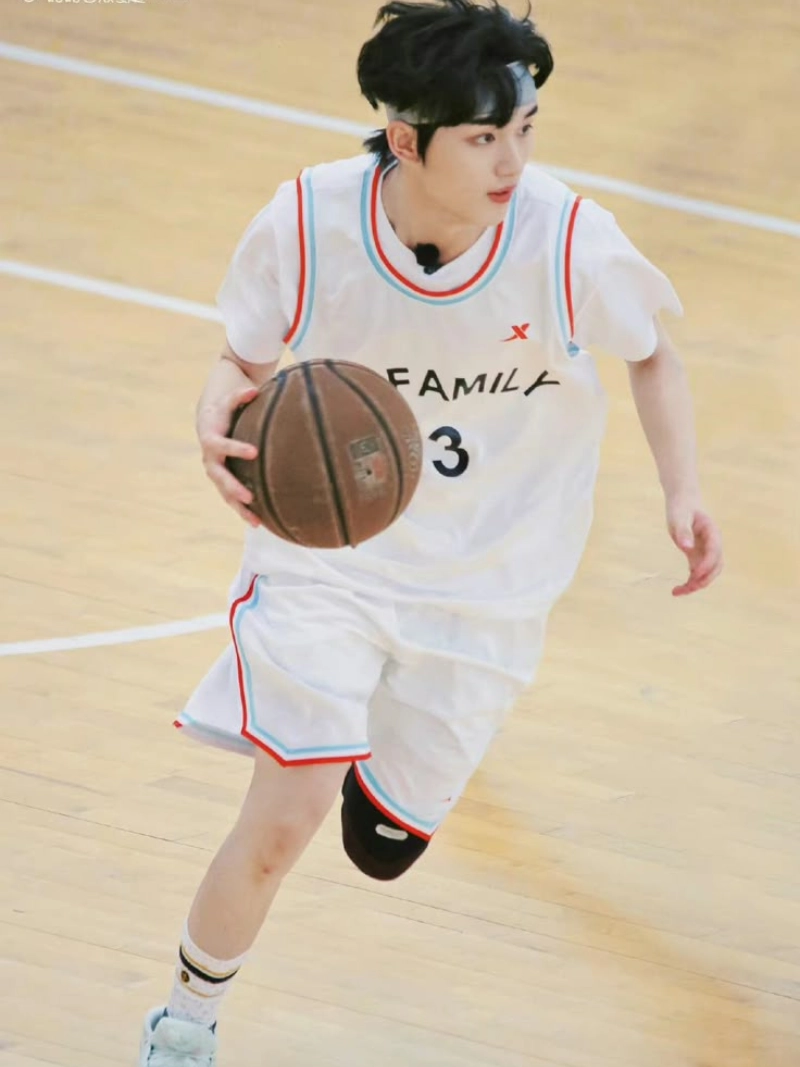 ảnh trai đẹp chơi bóng rổ