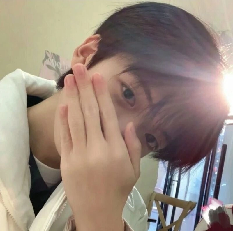 ảnh trai đẹp chụp che mặt